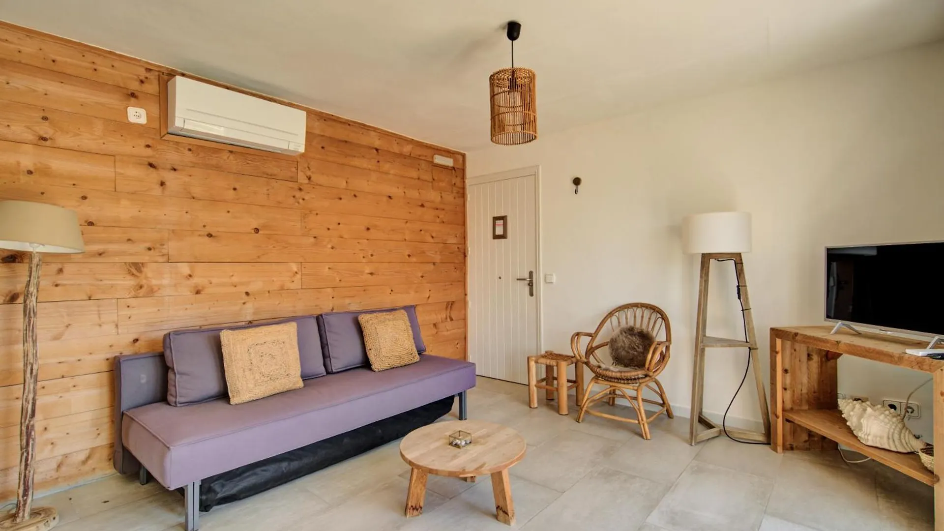 Apartamentos Catharina Maria Cala Llonga  Appartement