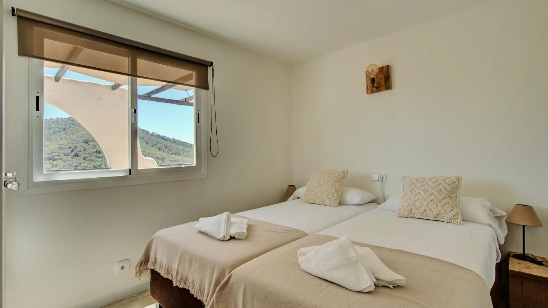 Apartamentos Catharina Maria Cala Llonga  Cala Llonga (Ibiza)