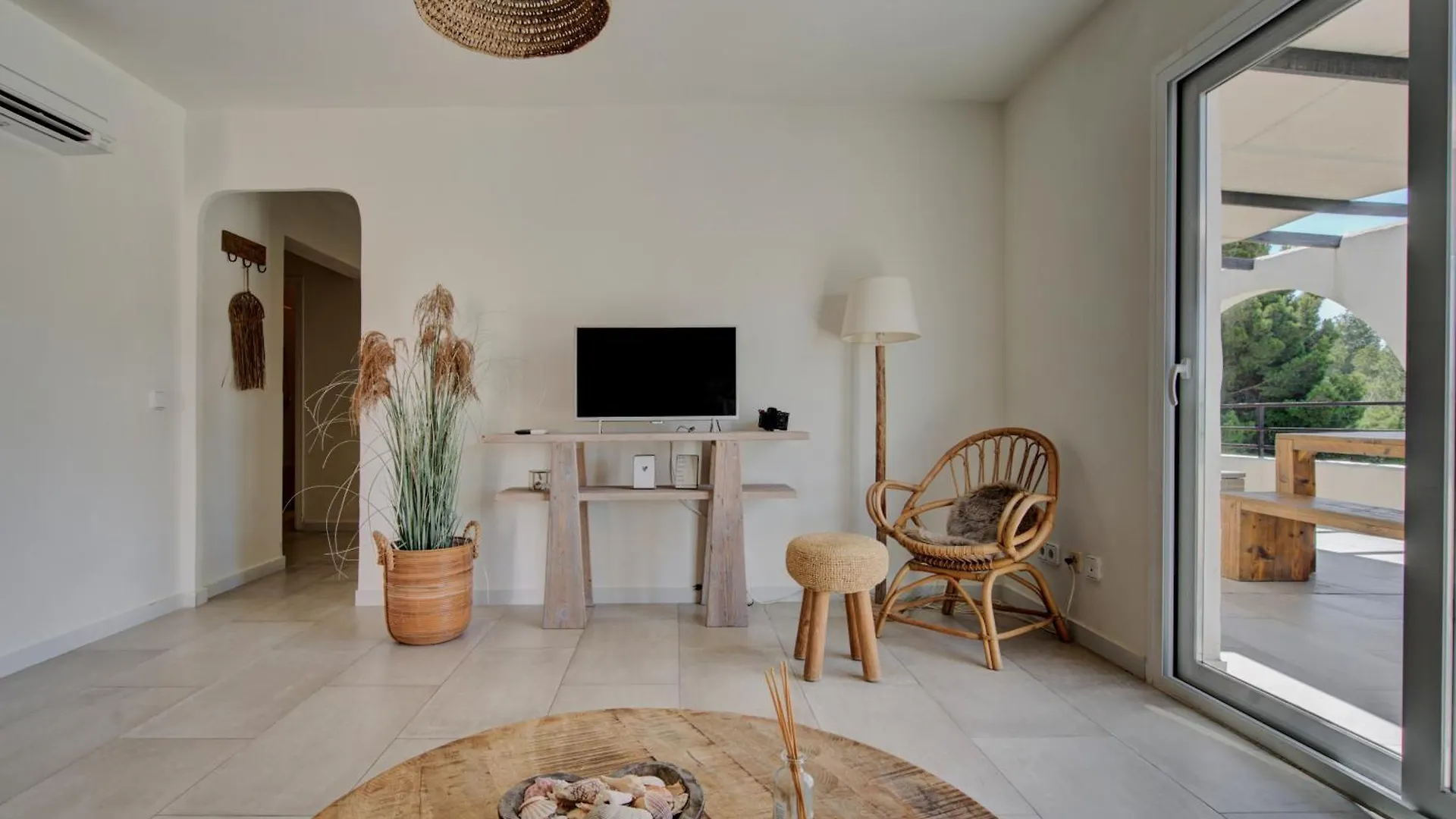 Apartamentos Catharina Maria Cala Llonga  Cala Llonga (Ibiza)